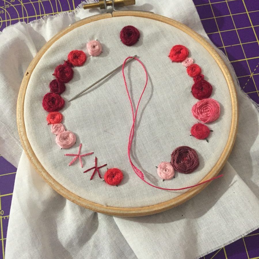 Cours broderie couronne de fleurs Chez Pauline